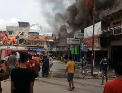 BREAKING NEWS : Kebakaran Hebat Terjadi Di Pasar Ngabang