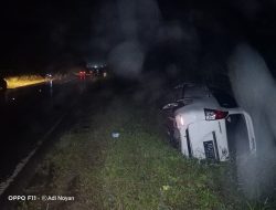Salip Konvoi Kendaraan, Avanza Seruduk Fortuner Di Depan Gudang Gersik Sungai Mawang