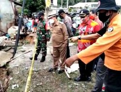 Tinjau Longsor Entikong, Wabup Sanggau Beri Bantuan