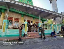 Peduli Kebersihan Tempat Ibadah, Personel Subdenpom XII/2-4 Kapuas Bersihkan Masjid