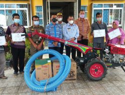 Berikan Bantuan Kekelompok Tani, Ini Harapan Bupati Sekadau