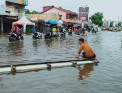Jalan Lintas Nasional Disekadau Tergenang Banjir, Pelintas Diharap Waspada