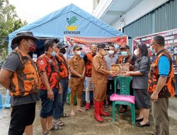 Mantap! Marten-Susana Serahkan Bantuan Untuk Korban Banjir