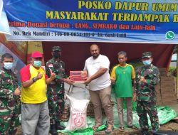 Dandim 1204/Sanggau Serahkan Bantuan Dari Kodam XII Untuk Korban Banjir Di Sanggau