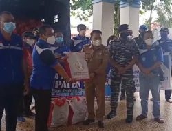 Kerjasama Baik, PGRI Dan PKK Sekadau Distribusikan Bantuan Ke Sungai Ayak I