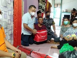 Peduli, Bupati Sekadau Sambangi Warga Yang Melahirkan Di Perahu Karet