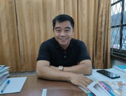 Tegas! Bapenda Sanggau Segel Billboard Langgar Perbup